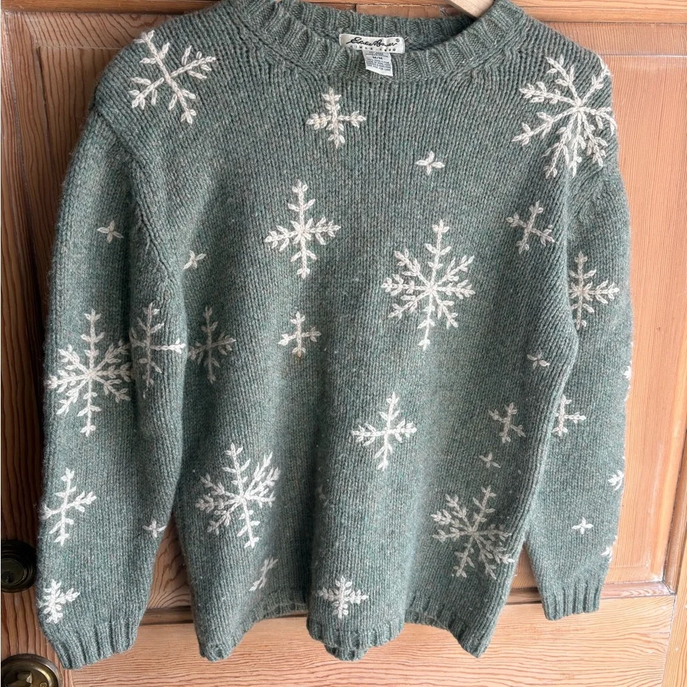 Eddie Bauer 100% Wool Light Green Sweater with Snowflakes size Women’s Medium - Picture 2 of 9
